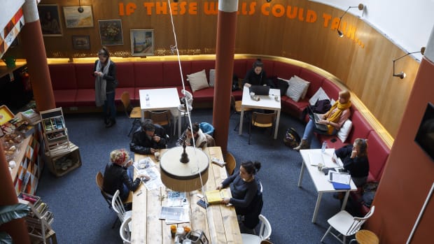 Docent Franse taal & cultuur op non-actief om onderzoek grensoverschrijdend gedrag